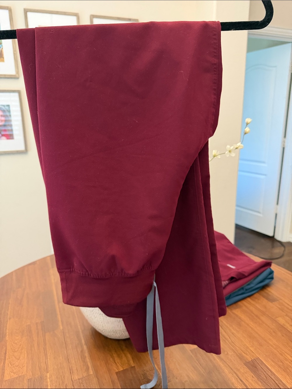FIGS Women’s Livingston- Burgundy